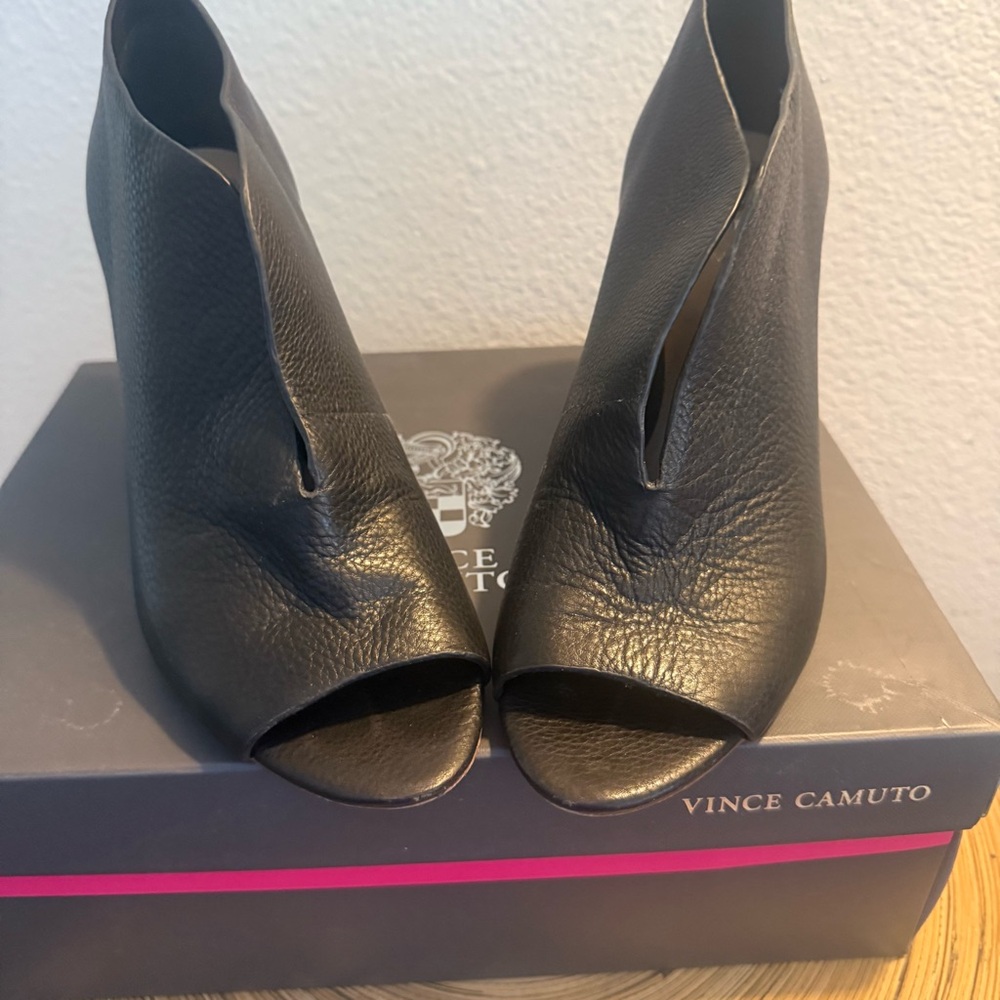Vince Camuto Black Heeled Boots Sleek Modern Design